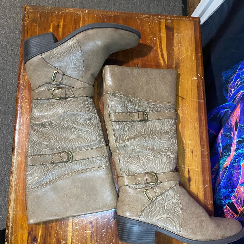 Easy Street tan lace leather tooled heeled boots